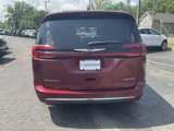 Used 2023 Chrysler Pacifica Limited image 3