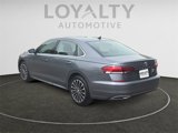 Used 2022 Volkswagen Passat 2.0T image 3