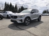 Used 2023 Volvo XC40 B5 Plus image 3