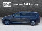 Used 2018 Chrysler Pacifica Touring-L Plus image 2