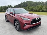 Used 2022 Toyota Highlander XLE image 2