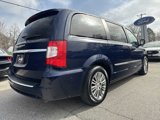 Used 2013 Chrysler Town & Country Touring-L image 6