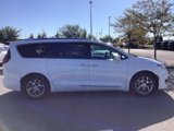Used 2017 Chrysler Pacifica Limited w/ UConnect Theater Package image 4
