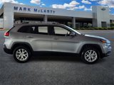 Used 2017 Jeep Cherokee Latitude w/ Cold Weather Group image 2