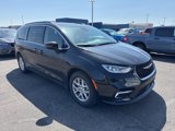 Used 2022 Chrysler Pacifica Touring-L image 4
