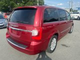 Used 2014 Chrysler Town & Country Touring image 5