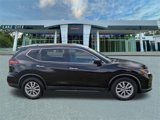 Used 2020 Nissan Rogue SV image 2