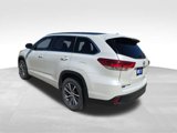 Used 2018 Toyota Highlander XLE image 3