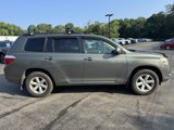 Used 2010 Toyota Highlander SE image 2