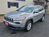 Used 2017 Jeep Cherokee Latitude image 2