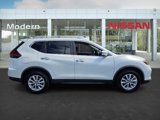 Used 2020 Nissan Rogue SV image 3