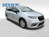 Used 2024 Chrysler Pacifica Touring-L image 1