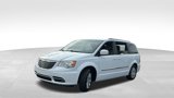 Used 2014 Chrysler Town & Country Touring image 3