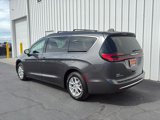 Used 2022 Chrysler Pacifica Touring-L image 6