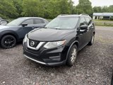 Used 2017 Nissan Rogue SV image 2