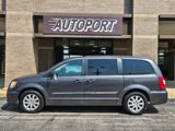 Used 2015 Chrysler Town & Country Touring image 5