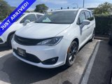 Used 2020 Chrysler Pacifica Touring w/ Advanced Safetytec Group image 2