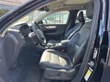 Used 2019 Volvo XC40 T5 Momentum image 5