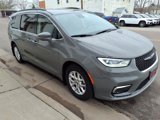 Used 2022 Chrysler Pacifica Touring-L image 4