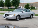 Used 2002 Lincoln Town Car Signature image 3