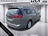 Used 2022 Chrysler Pacifica Touring-L image 6