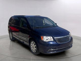 Used 2015 Chrysler Town & Country Touring image 3