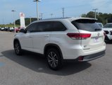 Used 2019 Toyota Highlander XLE image 3