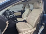Used 2017 Volkswagen Jetta SE image 3