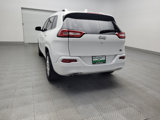 Used 2017 Jeep Cherokee Overland image 6