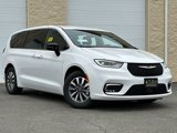 New 2025 Chrysler Pacifica Select image 2