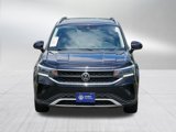 Certified 2022 Volkswagen Taos SE image 2