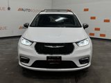 Used 2023 Chrysler Pacifica Limited image 3