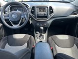Used 2015 Jeep Cherokee Sport image 4