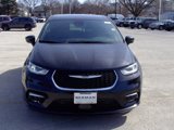 New 2025 Chrysler Pacifica Select image 2