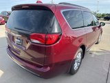 Used 2017 Chrysler Pacifica Touring-L image 5