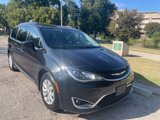 Used 2017 Chrysler Pacifica Touring-L image 3