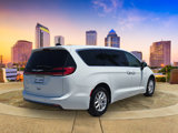 Used 2023 Chrysler Pacifica Touring-L image 4
