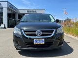 Used 2012 Volkswagen Routan SE image 3