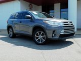 Used 2017 Toyota Highlander XLE image 2
