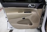Used 2017 Jeep Grand Cherokee Limited image 3