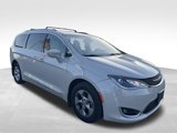 Used 2017 Chrysler Pacifica Touring-L Plus w/ Advanced Safetytec Group image 3