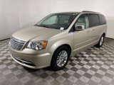 Used 2015 Chrysler Town & Country Touring-L w/ Driver Convenience Group image 4