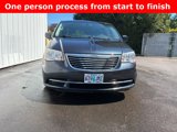 Used 2014 Chrysler Town & Country Touring image 3