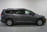 Used 2022 Chrysler Pacifica Touring-L image 6