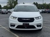 Used 2021 Chrysler Pacifica Touring-L image 3