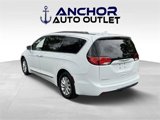 Used 2017 Chrysler Pacifica Touring-L w/ 13 Speaker Alpine Sound Group image 5