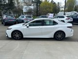 Used 2023 Toyota Camry SE image 2