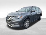 Used 2017 Nissan Rogue SV image 2
