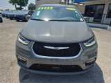 Used 2022 Chrysler Pacifica Touring-L w/ Uconnect Theater Family Group image 2