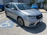 Used 2021 Chrysler Pacifica Touring-L image 2
